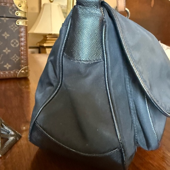 ❤️💗PRADA Black Tesduto snd Saffiano Leather Shoulder Bag💗❤️ - Picture 16 of 17